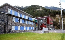 Viajes Alberg La Comella + Entradas Circo del Sol Scalada + Caldea