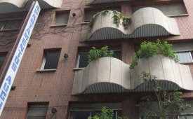 Viajes Hotel Apartamentos Augusta + Entradas a la Sagrada Familia de Gaudí