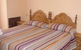 Viajes Hostal Rural Peralejos + Entradas 1 día Dinópolis + Otro parque de territorio Dinópolis (excepto Legendark)