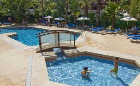 Viajes Hotel Servigroup Castilla + Entradas Terra Mítica 1 día+ Entradas Mundo Mar 1 día