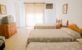 Viajes Apartamentos Turisticos Puerta Del Sur + Visita Guiada por Sevilla + Crucero Guadalquivir