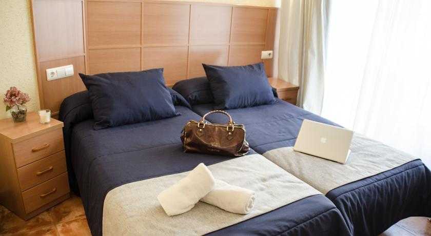 Viajes Hotel Leonardo Da Vinci + Ruta por Catedral e Iglesia del Salvador Viajes Hotel Leonardo Da Vinci + Ruta por Catedral e Iglesia del Salvador