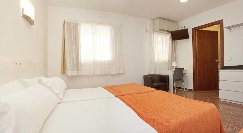 Viajes CATALUNYA EXPRESS HOTEL + Entradas PortAventura 3 días Viajes CATALUNYA EXPRESS HOTEL + Entradas PortAventura 3 días