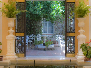 Viajes Ayre Hotel Cordoba + Visita Patios típicos Cordobeses Viajes Ayre Hotel Cordoba + Visita Patios típicos Cordobeses