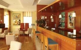 Viajes Nh Sevilla Viapol + Ruta por Catedral e Iglesia del Salvador