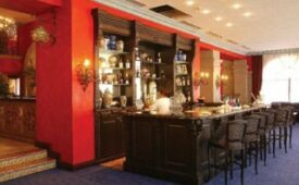 Viajes Europe Villa Cortes + Entradas Loro Parque 1 día