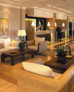 Viajes Las Madrigueras + Entradas Loro Parque 1día y Siam Park 1 día Viajes Las Madrigueras + Entradas Loro Parque 1día y Siam Park 1 día