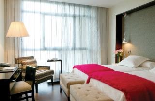 Viajes NH Central Convenciones + Ruta por Catedral e Iglesia del Salvador Viajes NH Central Convenciones + Ruta por Catedral e Iglesia del Salvador