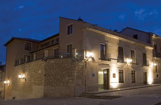 Viajes NH Puerta de la Catedral Viajes NH Puerta de la Catedral