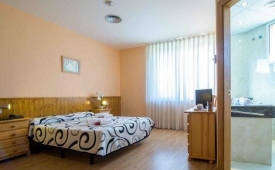 Viajes Hotel Isabel De Segura + Entradas 1 día Dinópolis + Legendark