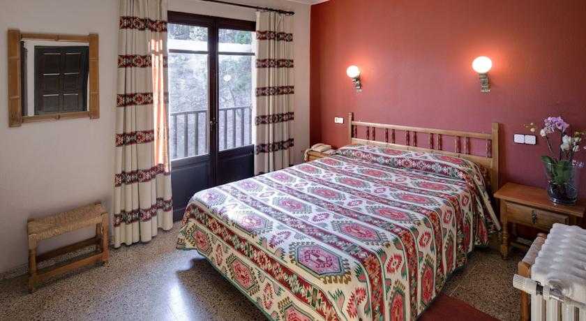 Viajes Hotel Mora + Entradas 1 día Dinópolis + Legendark Viajes Hotel Mora + Entradas 1 día Dinópolis + Legendark