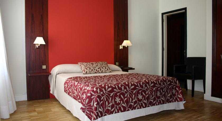 Viajes Hotel Lauria + Entradas PortAventura 2 días Viajes Hotel Lauria + Entradas PortAventura 2 días