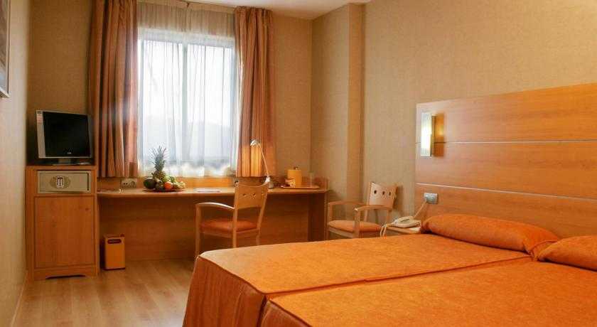 Viajes Posadas de España Pinto + Entradas 2 días consecutivos Warner con 1 día Warner Beach Viajes Posadas de España Pinto + Entradas 2 días consecutivos Warner con 1 día Warner Beach