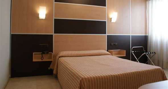 Viajes Hotel Universal + Visita Alhambra y Granada con audioguía 48h Viajes Hotel Universal + Visita Alhambra y Granada con audioguía 48h