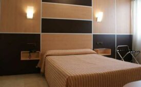 Viajes Hotel Universal + Visita Alhambra con guía