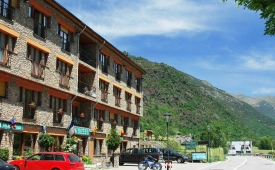 Viajes Apartamentos Antic Cal Daina + Entradas Circo del Sol Scalada + Caldea