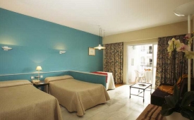 Viajes Aparthotel Pyr Marbella + Entradas General Selwo Marina Delfinarium Benalmádena