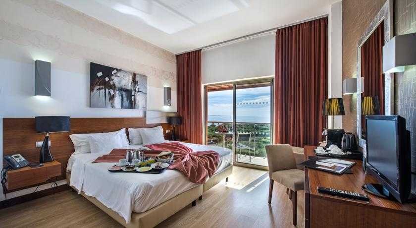 Viajes Aqua Pedra dos Bicos + Entradas Aquashow Park Viajes Aqua Pedra dos Bicos + Entradas Aquashow Park