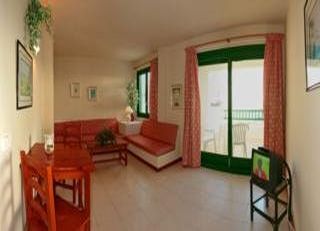 Viajes Apartamentos Neptuno + Curso de Famara 3 hora / dia Viajes Apartamentos Neptuno + Curso de Famara 3 hora / dia