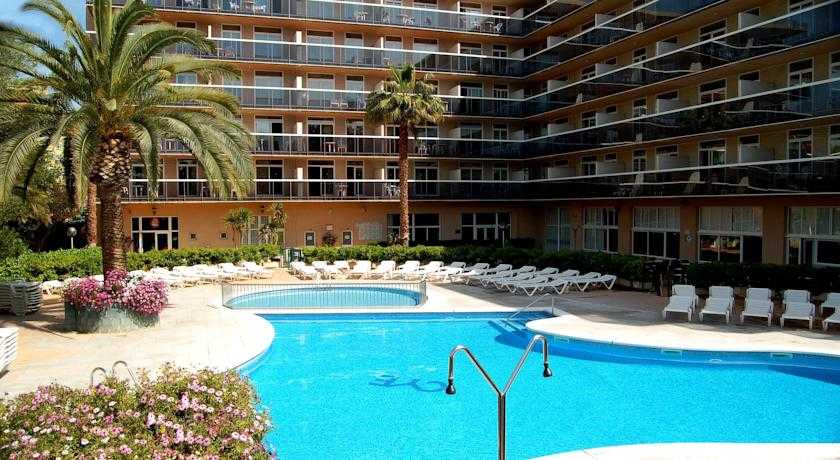 Viajes Cye Holiday Centre + Acceso ilimitado a las Aguas Termales Viajes Cye Holiday Centre + Acceso ilimitado a las Aguas Termales