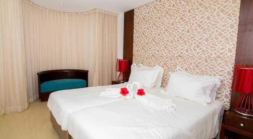 Viajes Clube Praia da Oura + Entradas Zoomarine Parque temático 2 días Viajes Clube Praia da Oura + Entradas Zoomarine Parque temático 2 días