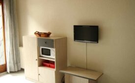 Viajes Domus Apartamentos + Entradas Circo del Sol Scalada + Caldea