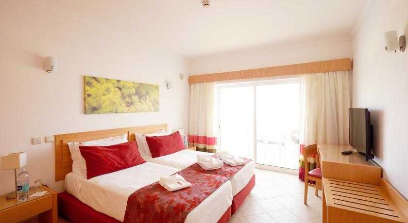 Viajes Forte Do Vale + Entradas Zoomarine Parque temático 1 día Viajes Forte Do Vale + Entradas Zoomarine Parque temático 1 día