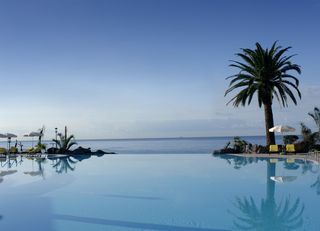 Viajes Gran Hotel Roca Nivaria + Entradas Loro Parque 1 día Viajes Gran Hotel Roca Nivaria + Entradas Loro Parque 1 día