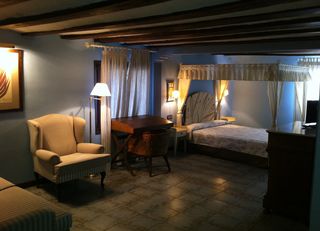 Viajes Hospederia El Zorzal + Entradas 1 día Dinópolis + Legendark Viajes Hospederia El Zorzal + Entradas 1 día Dinópolis + Legendark