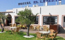 Viajes Hostal El Levante + Kitesurf en Tarifa  4 hora / dia