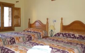 Viajes Hostal El Portalico + Entradas Dinópolis