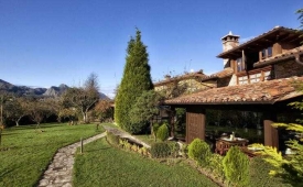 Viajes Arcea La Arquera + Surf en Llanes  2 hora / dia