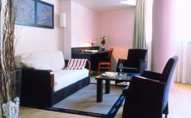 Viajes Arthotel Q + Entradas Caldea + Espectáculo Sensoria - (20.00-21.00)