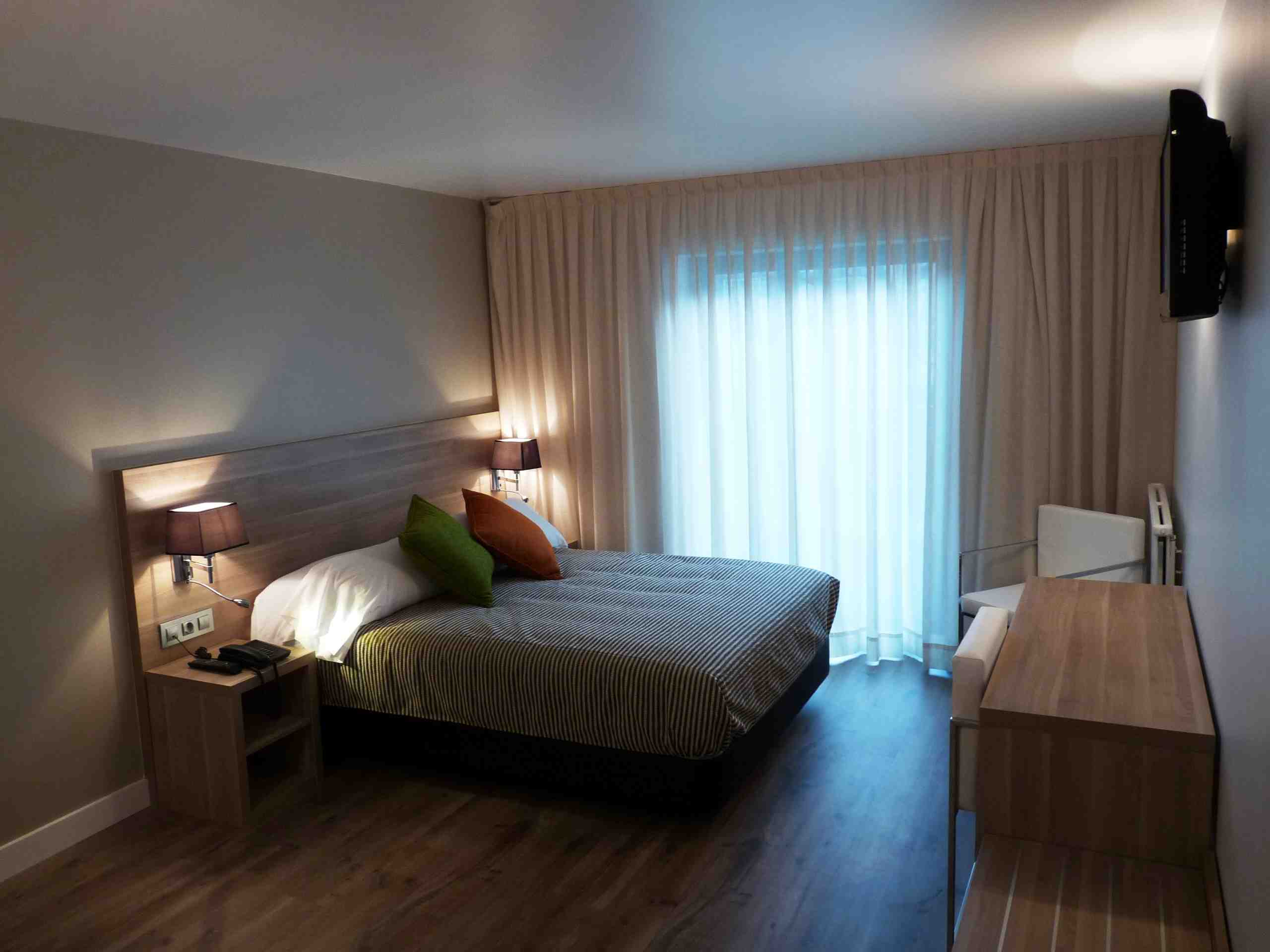 Viajes Del Pui + Entradas Circo del Sol Scalada + Caldea Viajes Del Pui + Entradas Circo del Sol Scalada + Caldea