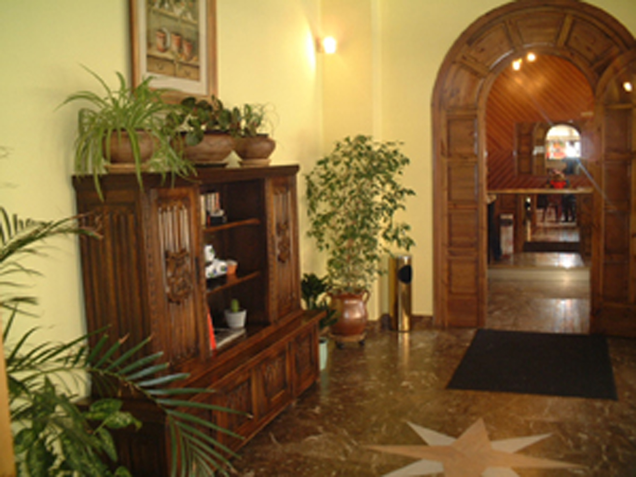 Viajes Hotel Palarine + Trekking Baja-Media Montaña Viajes Hotel Palarine + Trekking Baja-Media Montaña