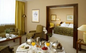 Viajes Rey Juan Carlos I Business and City Resort + Entradas al Museo del Camp Nou