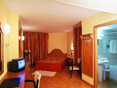 Viajes St. Gothard + Entradas Nocturna Wellness Inuu + Cena Viajes St. Gothard + Entradas Nocturna Wellness Inuu + Cena