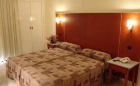 Viajes Oasis Plaza + Entradas Terra Mítica 1 día