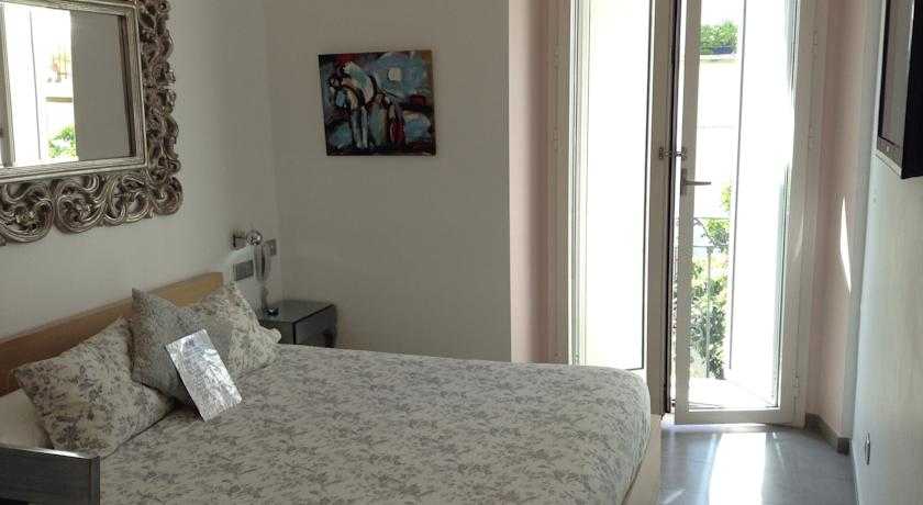 Viajes Hotel Palacio Alcazar + Visita Guiada por Sevilla + Crucero Guadalquivir Viajes Hotel Palacio Alcazar + Visita Guiada por Sevilla + Crucero Guadalquivir