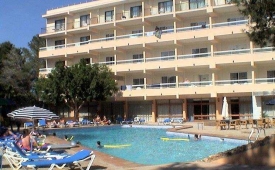 Viajes Hotel Club Els Pins + Acceso ilimitado a las Aguas Termales