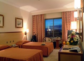 Viajes Real Oeiras Hotel + Espectáculo Fado Viajes Real Oeiras Hotel + Espectáculo Fado