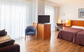 Viajes RH Victoria + Entradas Terra Mítica 1 día