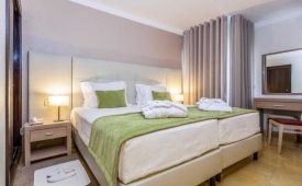 Viajes Santa Eulália Hotel Apartamento & Spa + Entradas Zoomarine Parque temático 2 días