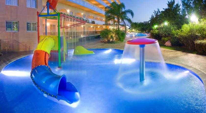 Viajes SunClub Salou + Entradas Costa Caribe 1 día Viajes SunClub Salou + Entradas Costa Caribe 1 día