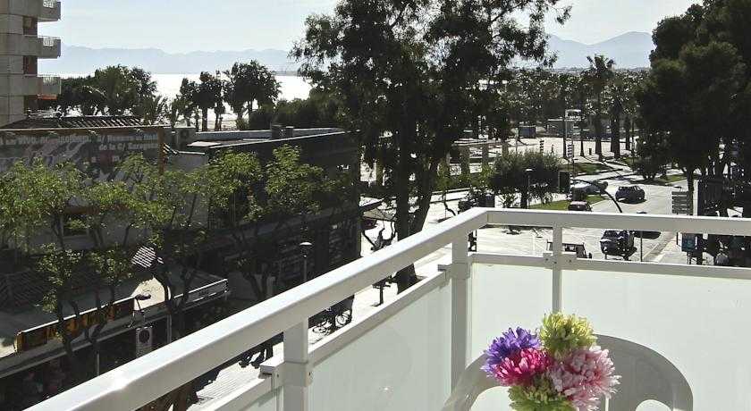 Viajes Hostal Tahití + Entradas PortAventura 1 día Viajes Hostal Tahití + Entradas PortAventura 1 día