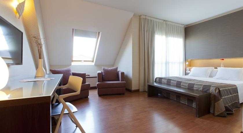 Viajes Vertice Sevilla + Visita Guiada por Sevilla + Crucero Guadalquivir Viajes Vertice Sevilla + Visita Guiada por Sevilla + Crucero Guadalquivir