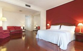 Viajes TRYP Madrid Ambassador Hotel + Entradas 2 días consecutivos Warner