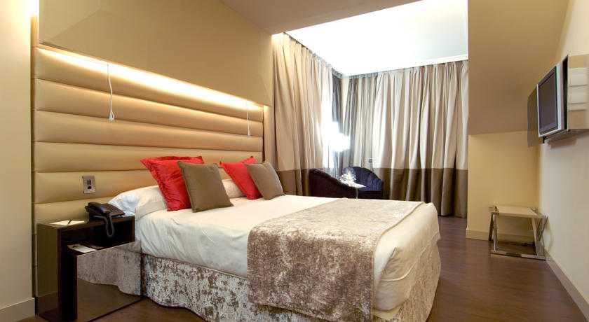 Viajes Vincci Capitol + Entradas 2 días consecutivos Warner con 1 día Warner Beach Viajes Vincci Capitol + Entradas 2 días consecutivos Warner con 1 día Warner Beach