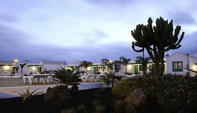 Viajes Bungalows Bandama + Surf en Famara 5 hora / dia Viajes Bungalows Bandama + Surf en Famara 5 hora / dia