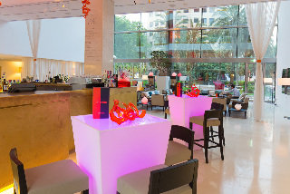 Viajes Hilton Barcelona + Zoo de Barcelona Viajes Hilton Barcelona + Zoo de Barcelona